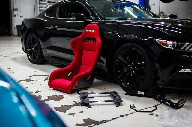 PLANTED SEAT BRACKET- FORD MUSTANG (2015+) - LEFT